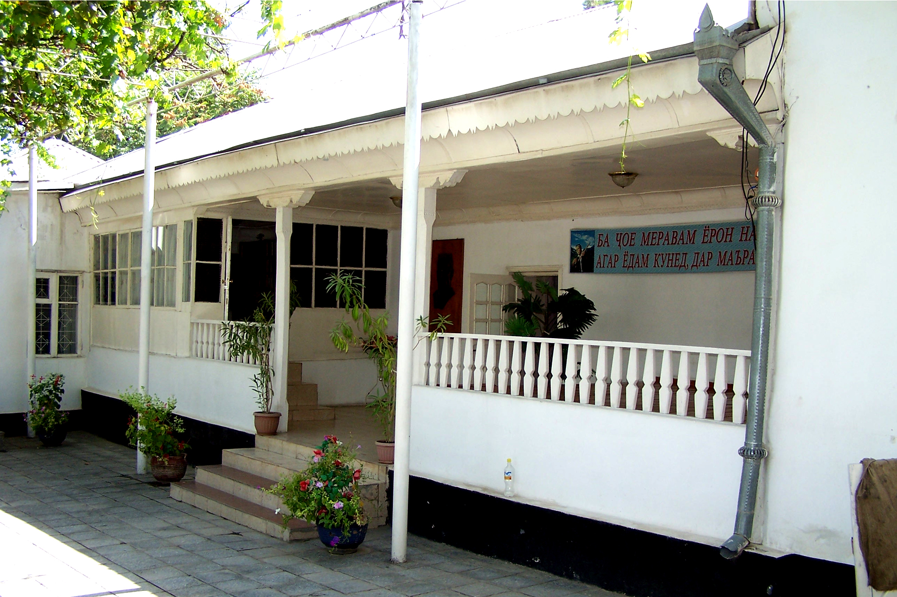 Ба ширкаткунандагони маҷлиси тантанавӣ ба ифтихори 100-солагии Саидалй ВализодаДустонн азиз!