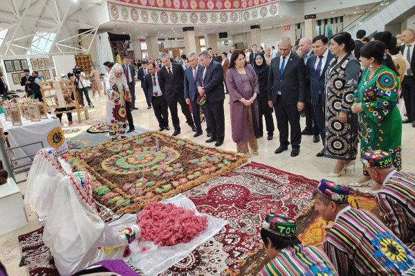 Дар Осорхонаи миллии Тоҷикистон намоиши ҳунарҳои қадимии миллии халқи тоҷик баргузор гардид