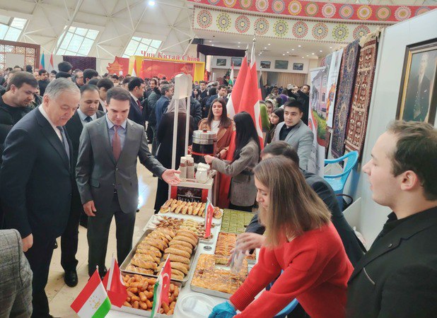 Дар Осорхонаи миллӣ намоиши хайриявӣ баргузор гардид