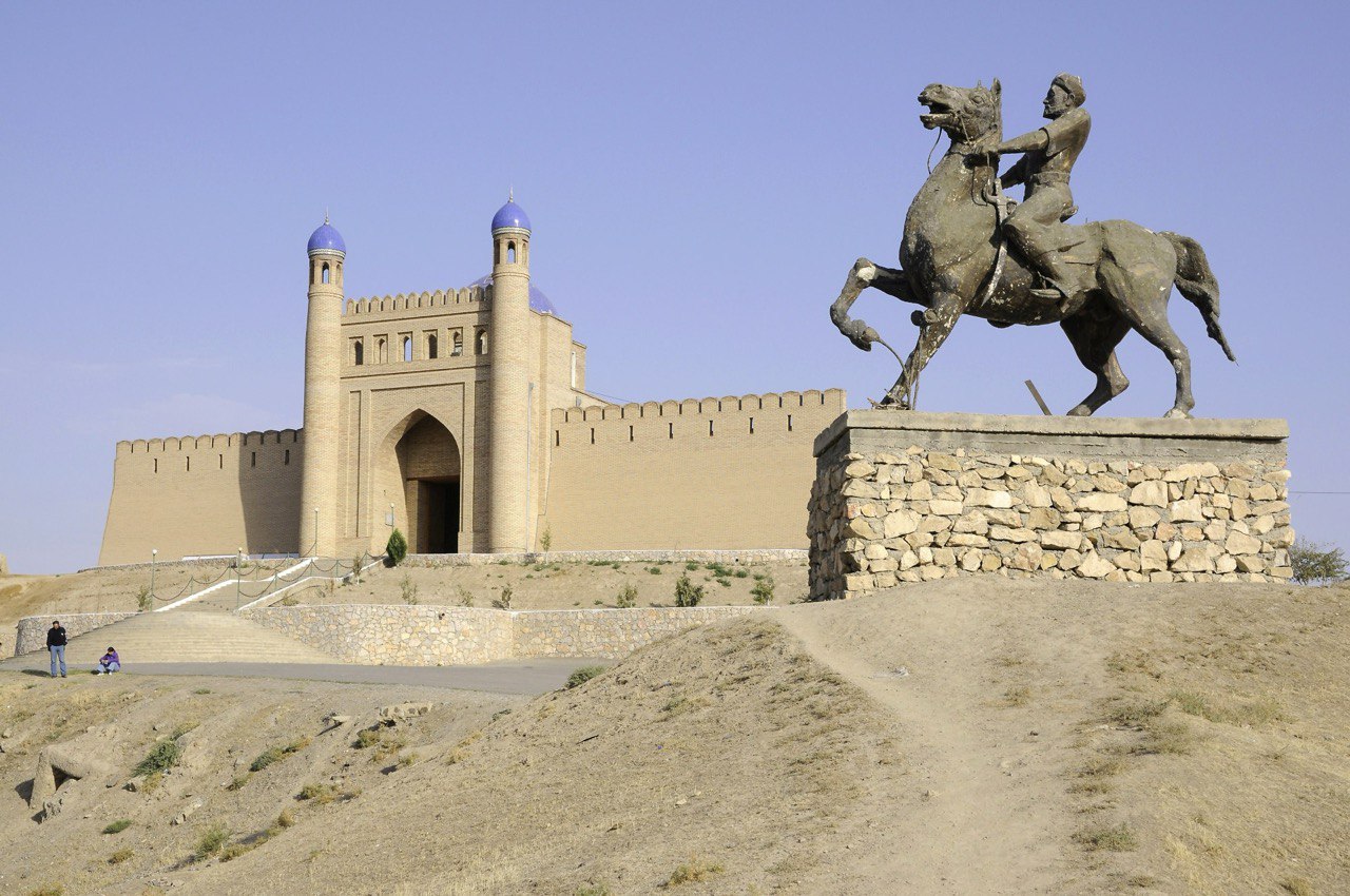 Корҳои ҳафриётӣ дар қисмати ҷанубу шарқии Қалъаи Муъминобод