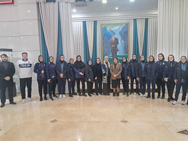 Бозингарони дастаи мунтахаби занонаи футзали Эрон дар Осорхонаи миллӣ бо таъриху тамаддуни тоҷикон шинос шуданд