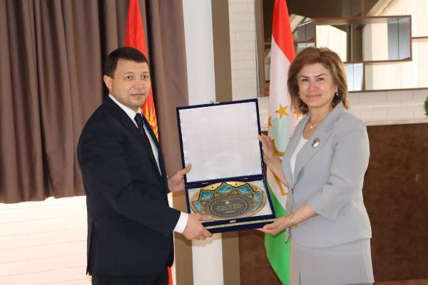 Масъалаи баргузории Рӯзҳои фарҳанги Ҷумҳурии Тоҷикистон дар Ҷумҳурии Қирғизистон баррасӣ шуд